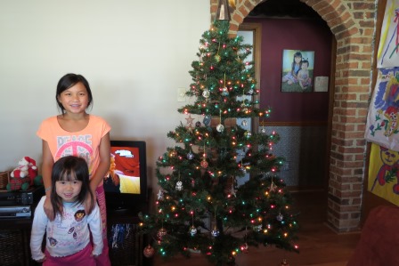 Kasen and Karis with Christmas tree